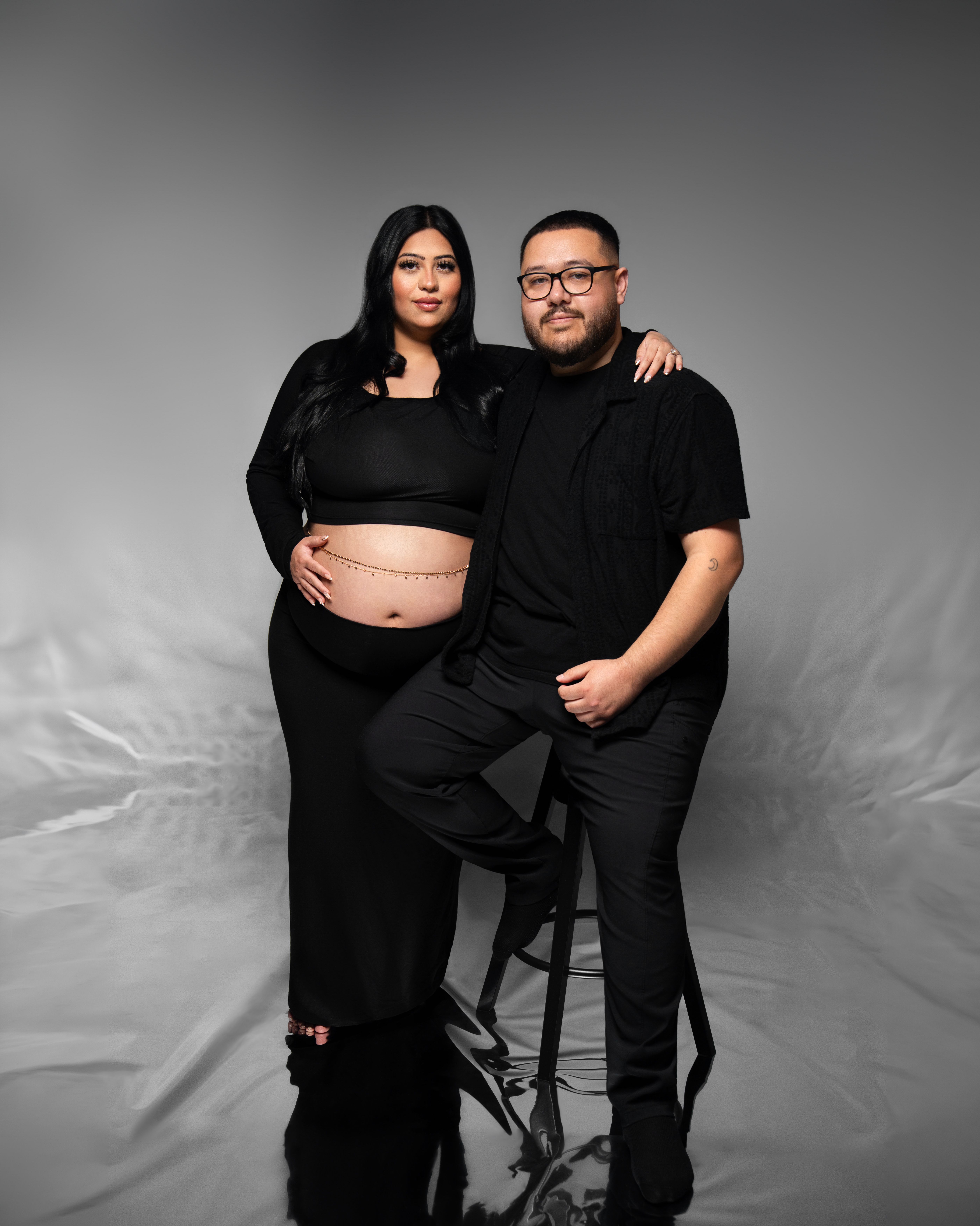 Seated maternity couple portrait in Milpitas, California