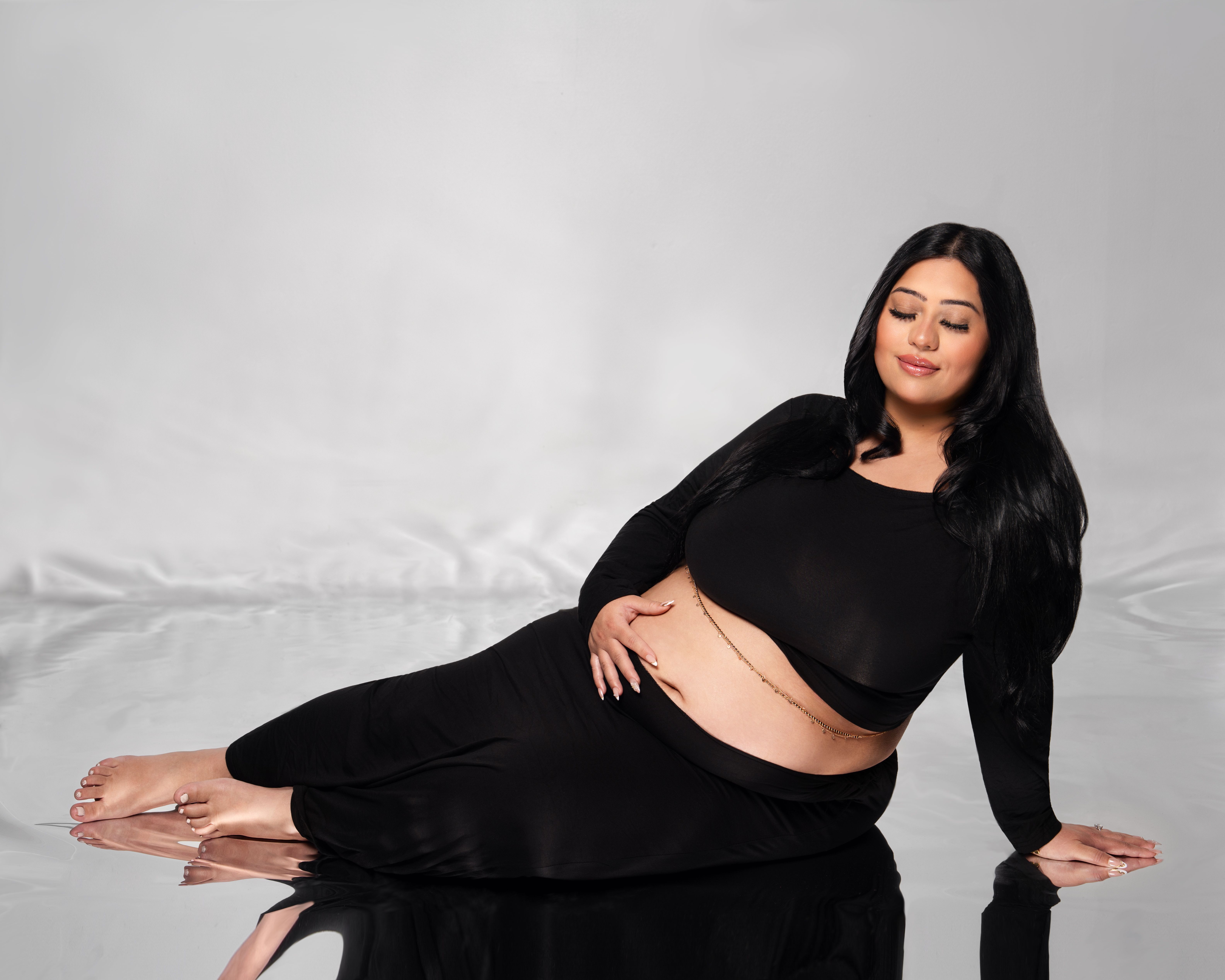 Profile maternity reflection portrait in San Mateo, California