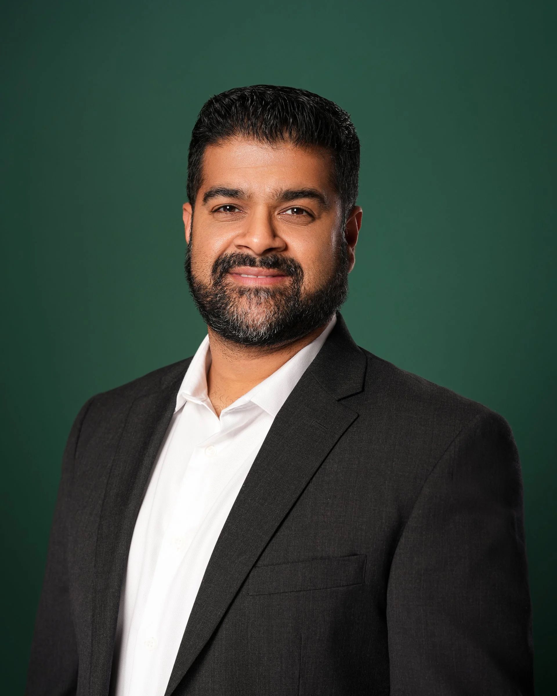 Millbrae Central Park men’s headshot - Pacifica Studio Professional men’s headshot at Central Park in Millbrae, California.