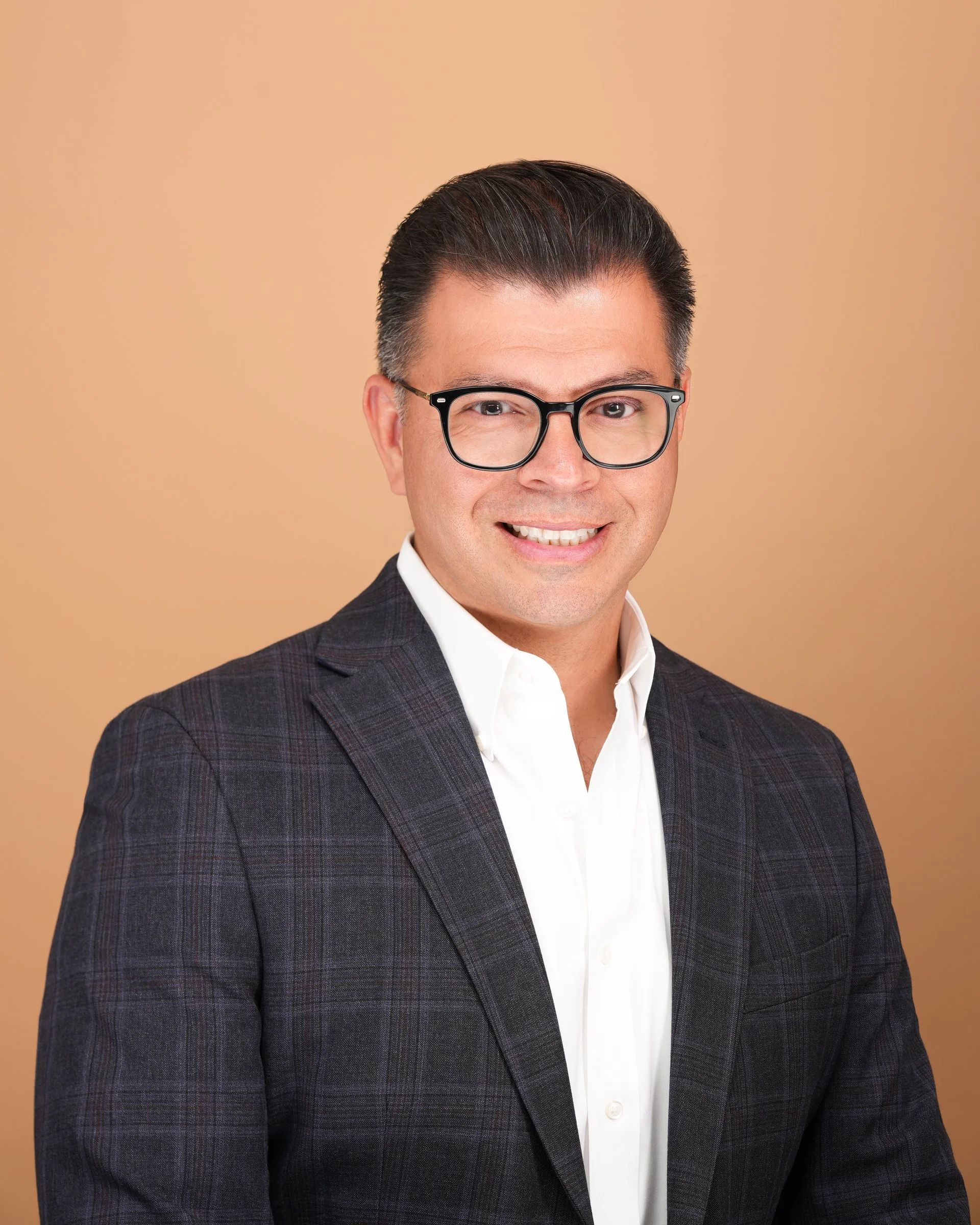 Morgan Hill Third Street men’s headshot - Pacifica Studio Professional men’s headshot on Third Street in Morgan Hill, California.