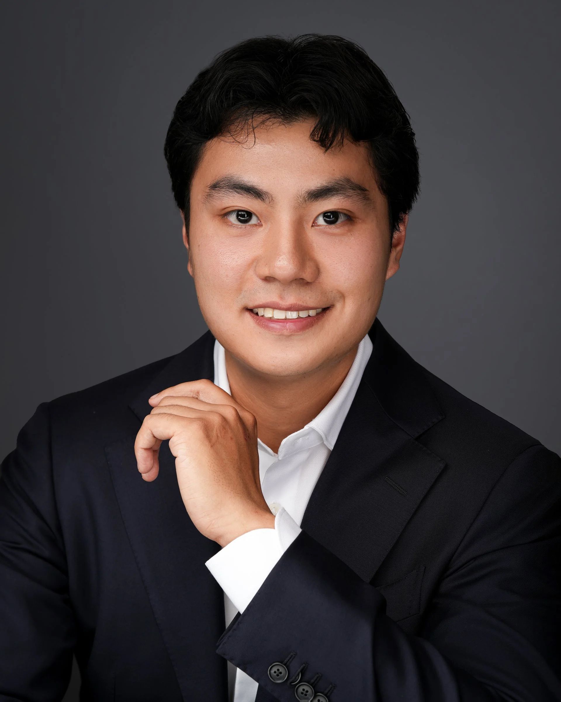 Sonoma Plaza men’s headshot - Pacifica Studio Professional men’s headshot at Sonoma Plaza in Sonoma, California.