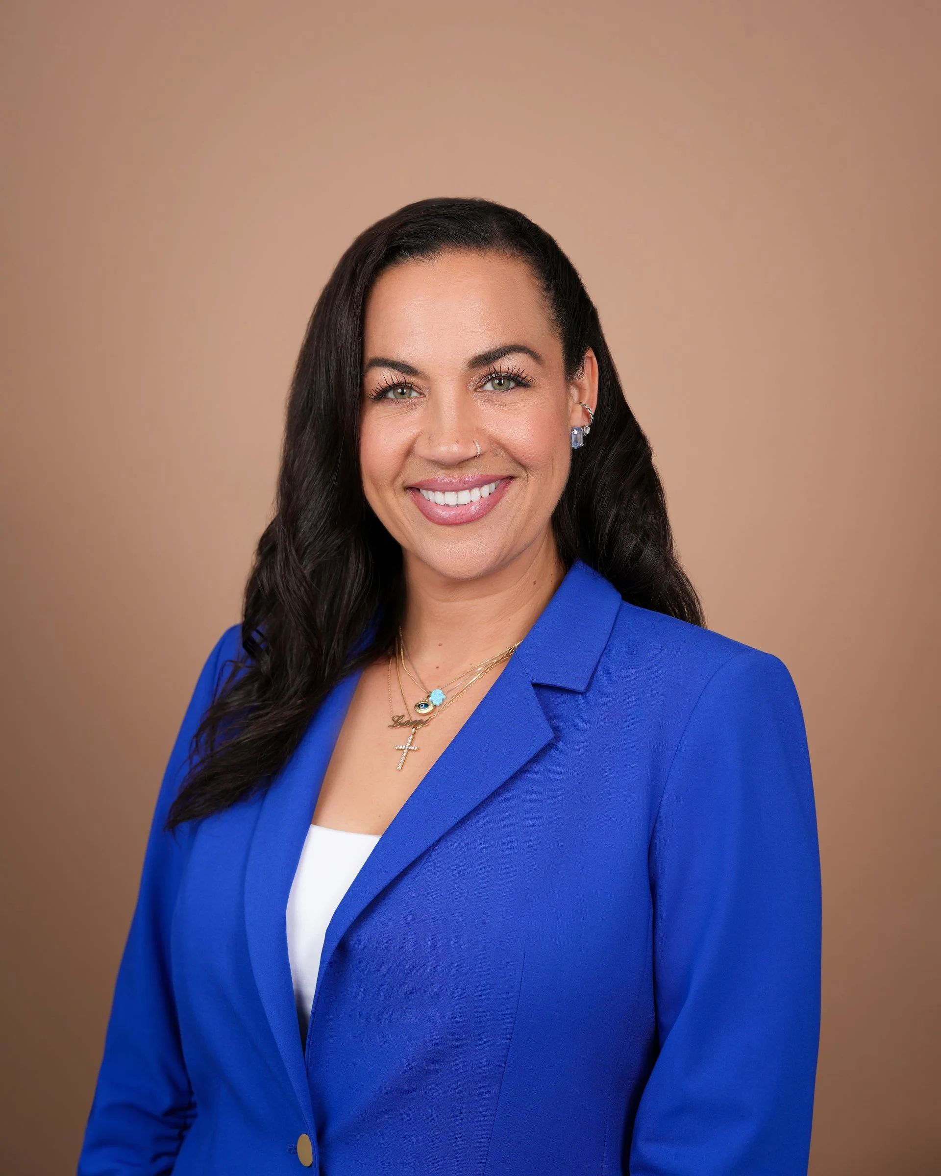 Professional women’s headshot at Jackson Park in Alameda, California by Pacifica Studio.