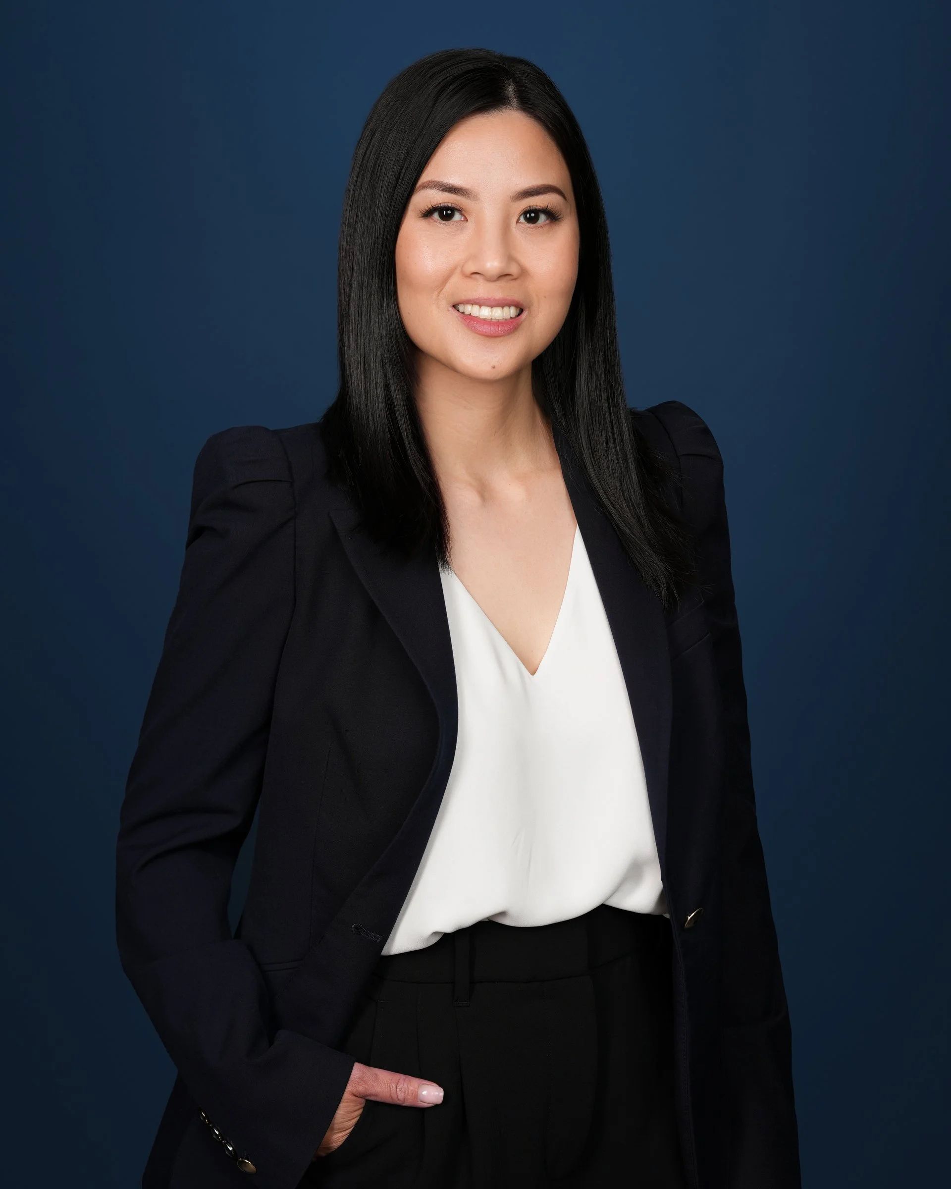 Professional women’s headshot at Lake Elizabeth in Fremont, California.