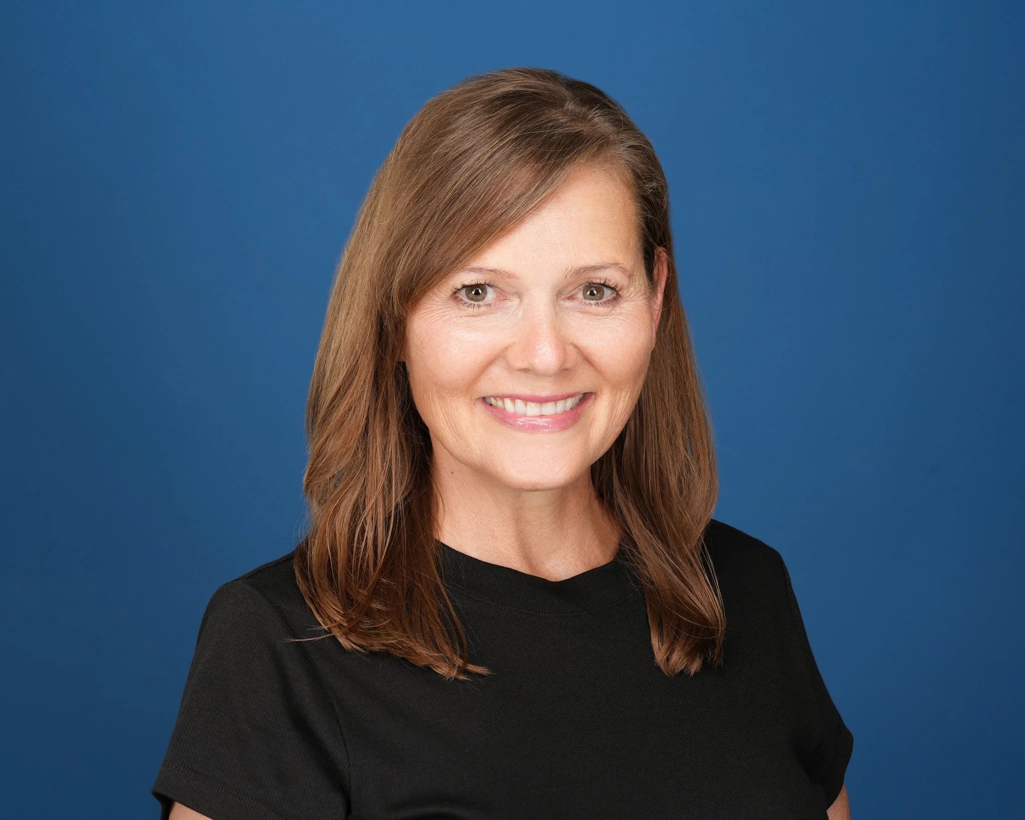 Professional women’s headshot at Central Park in Santa Clara, California.